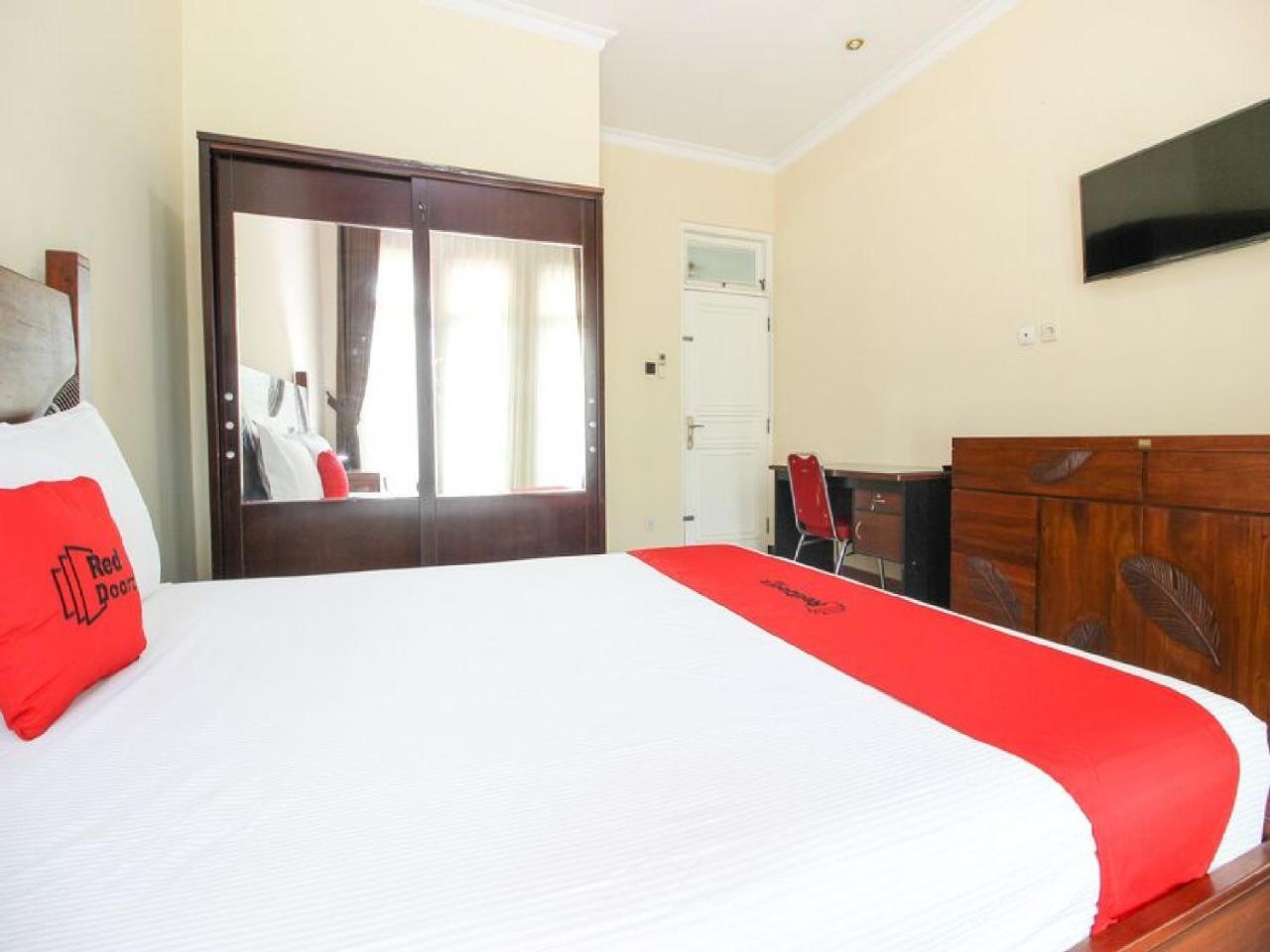 Reddoorz Plus Near Stie Ykpn Maguwo Kültér fotó